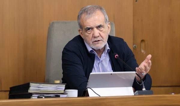 بر دوش پزشکیان سنگینی نکنیم بر دوش