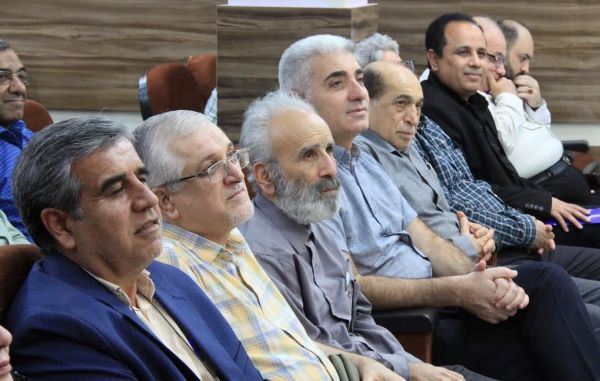 استقلال رسانه، اکسیژن «خوزیها»/ اندیشکدهای برای مشق شب کارگزاران حبیب خبر-ح. ب. بیرگانی: در هر سال تنها یک روز خاص یا ویژه را به خبرنگار پیشکش کرده اند که آن هم هفده مرداد است. جالب اینجا است که در این روز هم کارگزاران از تکلیف هایی برای خبرنگاران می گویند و می نویسند ولی خبرنگاران تنها تماشاگر سخنان این بزرگواران هستند. البته باز گفته می شود: همهی روزهای سال (بجز هفده مرداد) روز عام یا همگان و روز خبرنگار است! در یکی از همین روزهای همگان- که همزمان است با زادروز پیامبر اکرم(ص) و امام جعفر صادق(ع)- در تالار دانشکده علوم ایران جشن روز یا پسین خبرنگاران استقلال رسانه، اکسیژن «خوزیها»/ اندیشکدهای برای مشق شب کارگزاران حبیب خبر-ح. ب. بیرگانی: در هر سال تنها یک روز خاص یا ویژه را به خبرنگار پیشکش کرده اند که آن هم هفده مرداد است. جالب اینجا است که در این روز هم کارگزاران از تکلیف هایی برای خبرنگاران می گویند و می نویسند ولی خبرنگاران تنها تماشاگر سخنان این بزرگواران هستند. البته باز گفته می شود: همهی روزهای سال (بجز هفده مرداد) روز عام یا همگان و روز خبرنگار است! در یکی از همین روزهای همگان- که همزمان است با زادروز پیامبر اکرم(ص) و امام جعفر صادق(ع)- در تالار دانشکده علوم ایران جشن روز یا پسین خبرنگاران