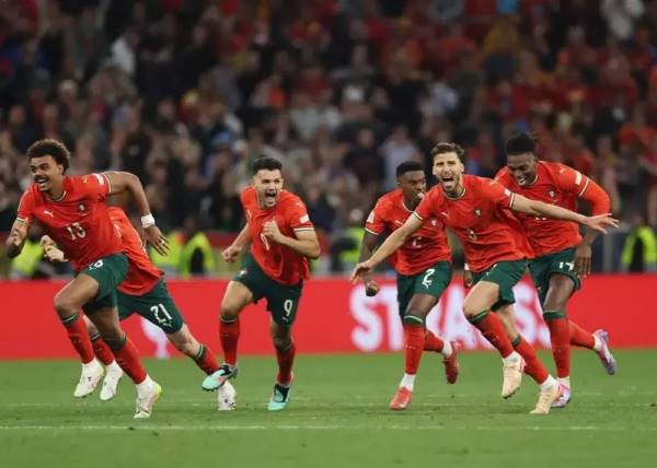  جام قهرمانی لیگ ملت‌های اروپا در دستان رونالدو