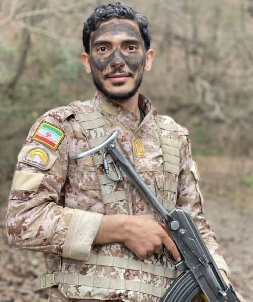 با پرچم پرسپولیس رقصید و برای پرچم ایران جان داد!