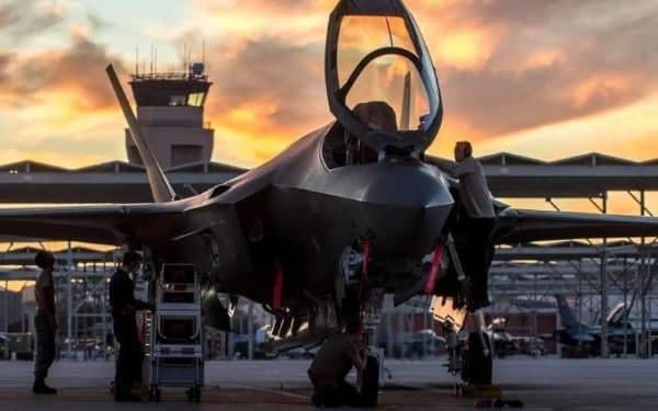 خرید جنگنده با قابلیت حمل کلاهک هستهای خرید جنگنده با قابلیت حمل کلاهک هستهای