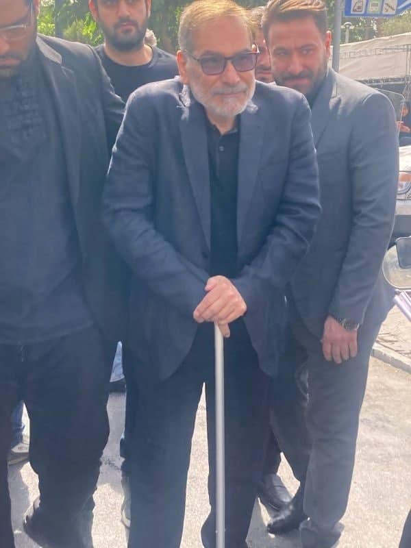 حضور علی شمخانی در آیین بدرقه شهیدان میهن