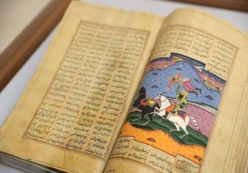 ایرانی ها شاهنامه را زنده‌ نگاه داشته اند