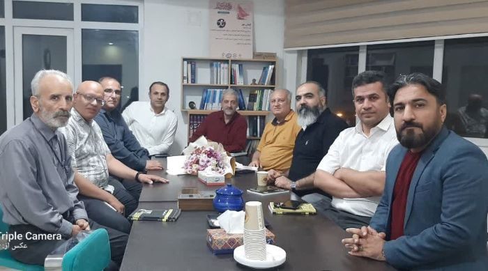 آهنینجان؛ شاعری که در دستهبندی ادبی بند نشد! آهنینجان؛ شاعری که در دستهبندی ادبی بند نشد!