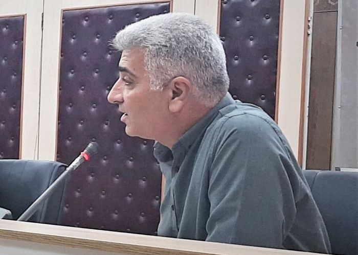 منوچهر برون