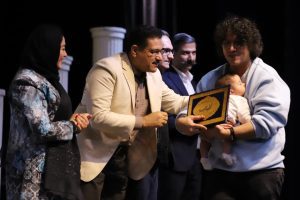 آبادان زیر باران، روی صحنه کافهها آبادان زیر باران، روی صحنه کافهها