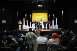 آبادان زیر باران، روی صحنه کافهها آبادان زیر باران، روی صحنه کافهها