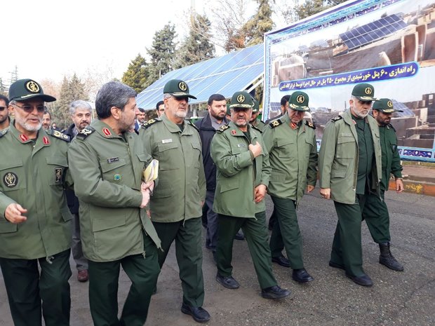 فرمانده کل سپاه پاسداران تصریح کرد: سپاه پاسداران و بسیج، خادمان مردم هستند