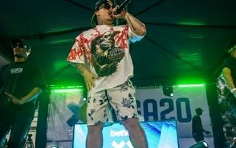 مرگ خواننده روی صحنه در مقابل چشمان هواداران