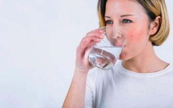 بدترین مواقع برای نوشیدن آب را بشناسید