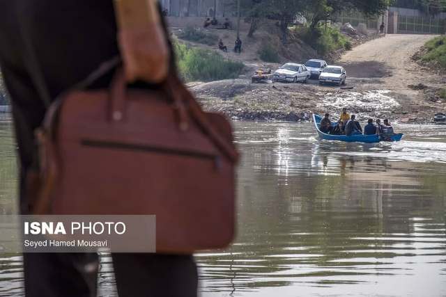 وقتی مسیر ۵۰۰ متری ۲۵ کیلومتر طی می شود! خوزستان زرخیز و گذر سخت مردم عنافچه از رودخانه و پُلی که نیست...