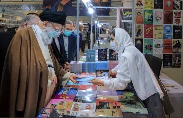 روایت دختری که در نمایشگاه کتاب خبرساز شد