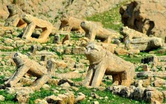 شیرِ سنگی ریشه در فرهنگ بختیاری دارد شیرِ سنگی ریشه در فرهنگ بختیاری دارد